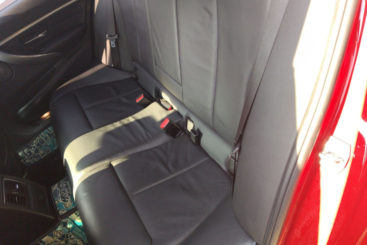 宝马3系 2019款 320i M运动曜夜版中控内饰21