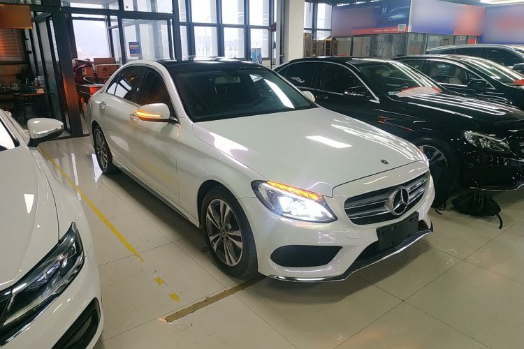 奔驰C级 2017款 改款 C 200 L 运动版车身外观3