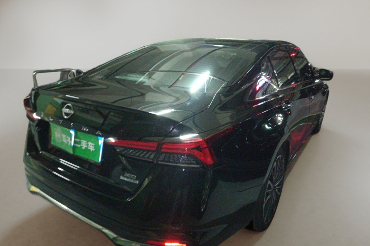 日产 天籁 2022款 2.0T XL 进享版车身外观7