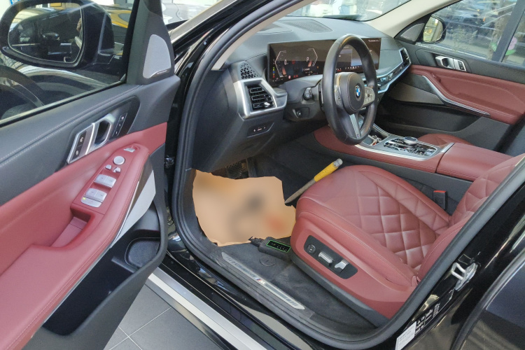 宝马X5 2023款 xDrive 30Li 尊享型M运动套装中控内饰20