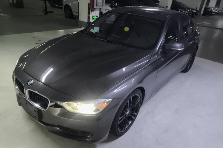 宝马3系 2013款 320i 时尚型车身外观1