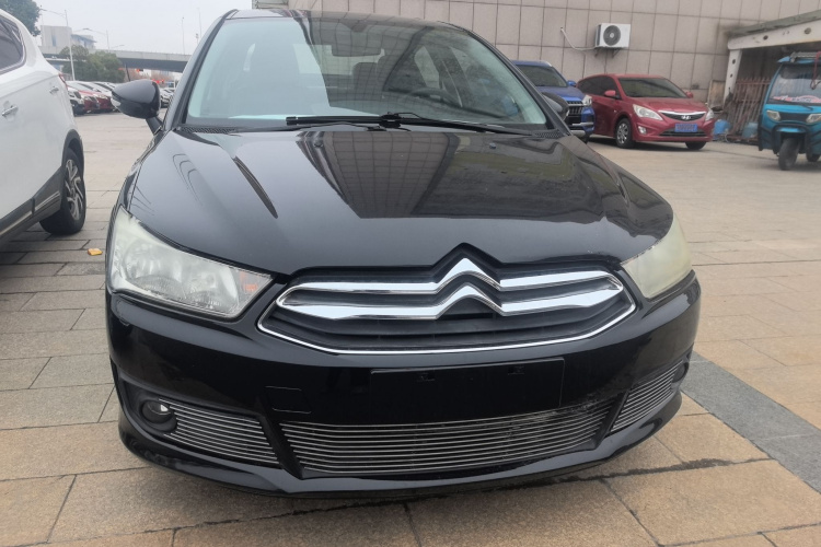 雪铁龙 世嘉 2013款 三厢 1.6L 手动品尚型车身外观2