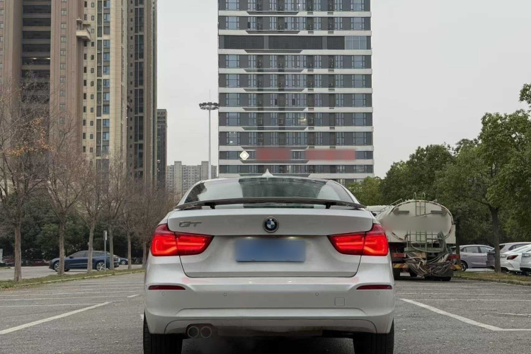 宝马3系GT 2018款 320i 时尚型车身外观6004