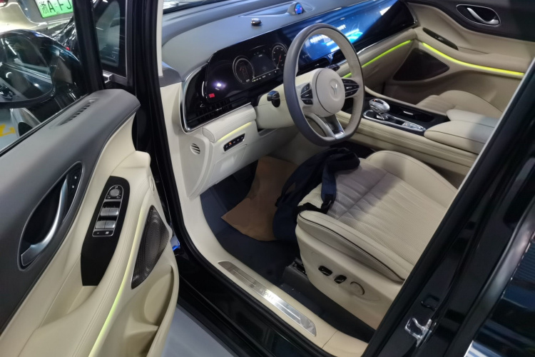 岚图汽车 岚图梦想家 2022款 0碳版 梦+智享包 475km中控内饰20