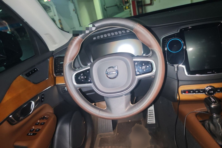 沃尔沃XC90 2018款 T6 智逸版 5座中控内饰13