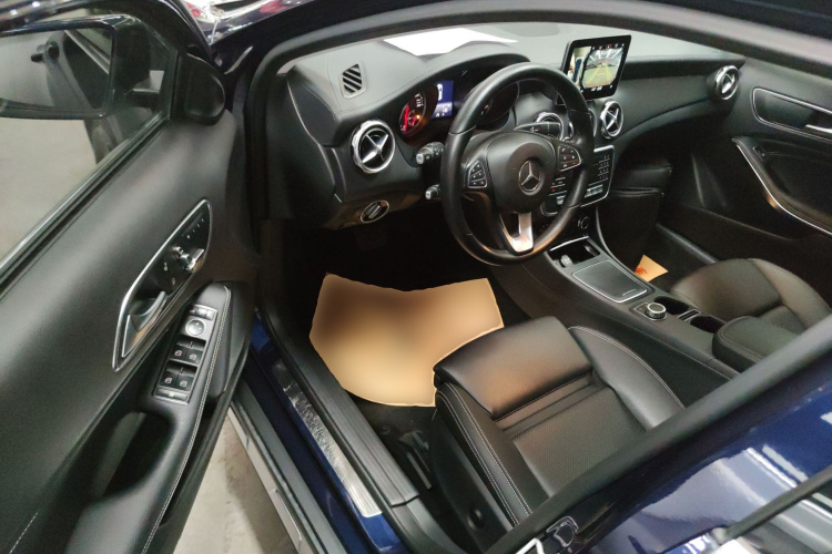 奔驰GLA 2017款 GLA 200 时尚型中控内饰20