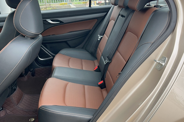 吉利汽车 帝豪 2021款 UP 1.5L CVT向上版中控内饰7001