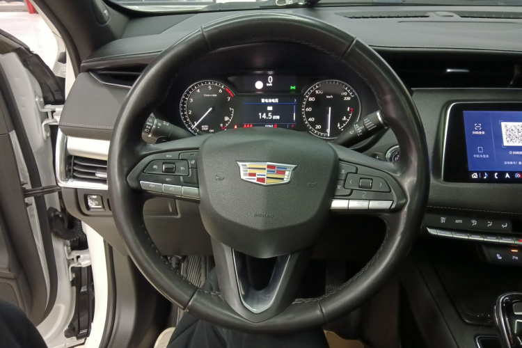 凯迪拉克XT4 2020款 改款 28T 两驱领先型中控内饰13