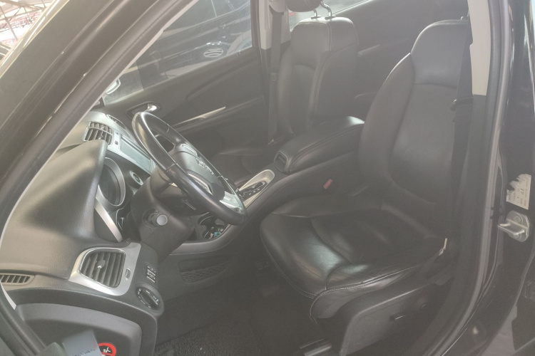 道奇 酷威 2013款 2.4L 两驱尊尚版中控内饰19