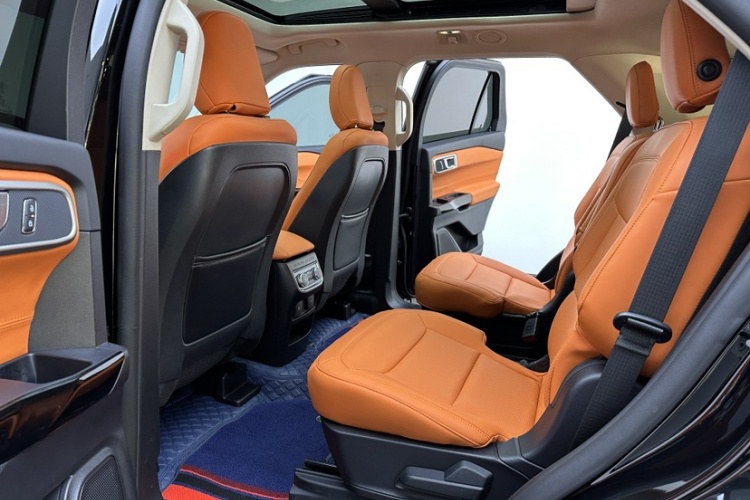 福特 探险者 2020款 EcoBoost 285 后驱风尚版 6座中控内饰7005