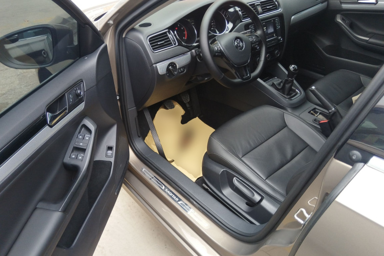 大众 速腾 2018款 1.6L 手动舒适型中控内饰20