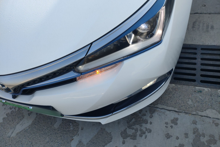 丰田 卡罗拉双擎E+ 2019款 1.8L E-CVT领先版局部细节36