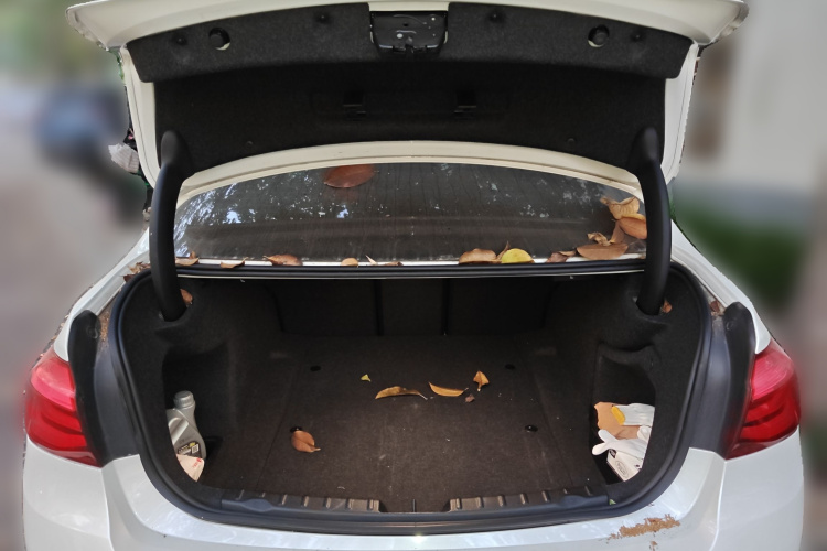 宝马3系 2017款 318Li 时尚型中控内饰23