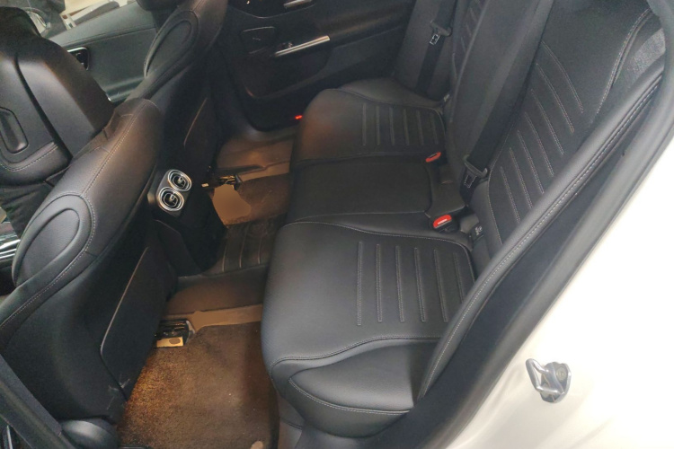 奔驰C级 2023款 C 260 L 运动版中控内饰21