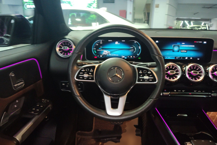 奔驰GLB 2020款 改款 GLB 200 动感型中控内饰13