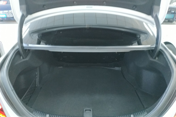 奔驰C级 2019款 改款 C 260 L机舱底盘23