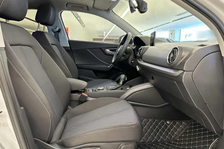 奥迪Q2L 2018款 35 TFSI 上市专享版 国VI中控内饰7010