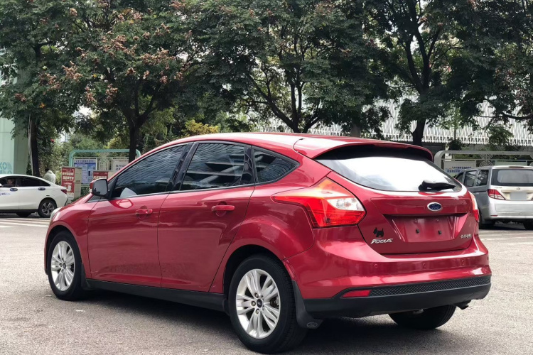 福特 福克斯 2012款 两厢 1.6L 自动舒适型车身外观6004