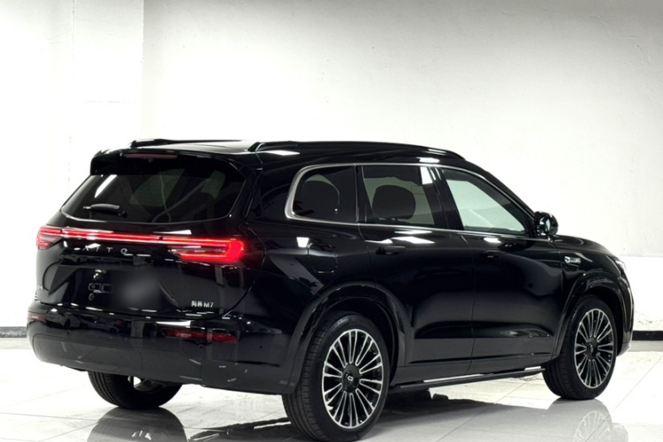 鸿蒙智行 问界M7 2024款 1.5T 智驾后驱Ultra版 5座车身外观6006