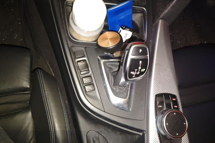 宝马3系 2018款 320i M运动曜夜版局部细节18