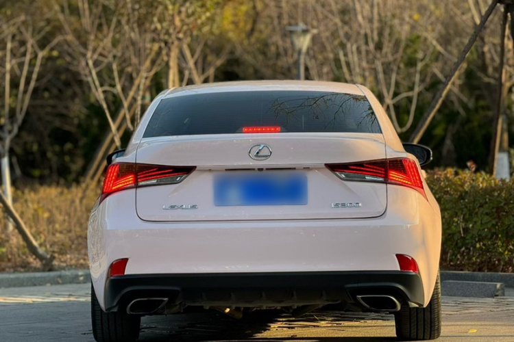 雷克萨斯IS 2017款 300 F SPORT版车身外观6012