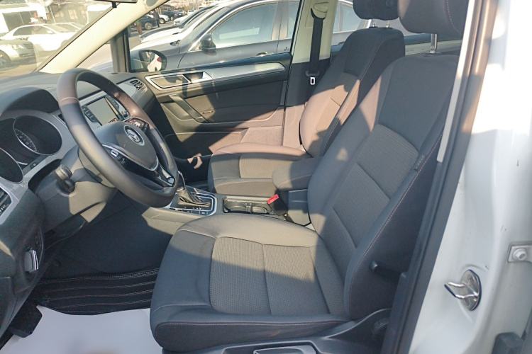 大众 高尔夫·嘉旅 2016款 230TSI 自动进取型中控内饰19