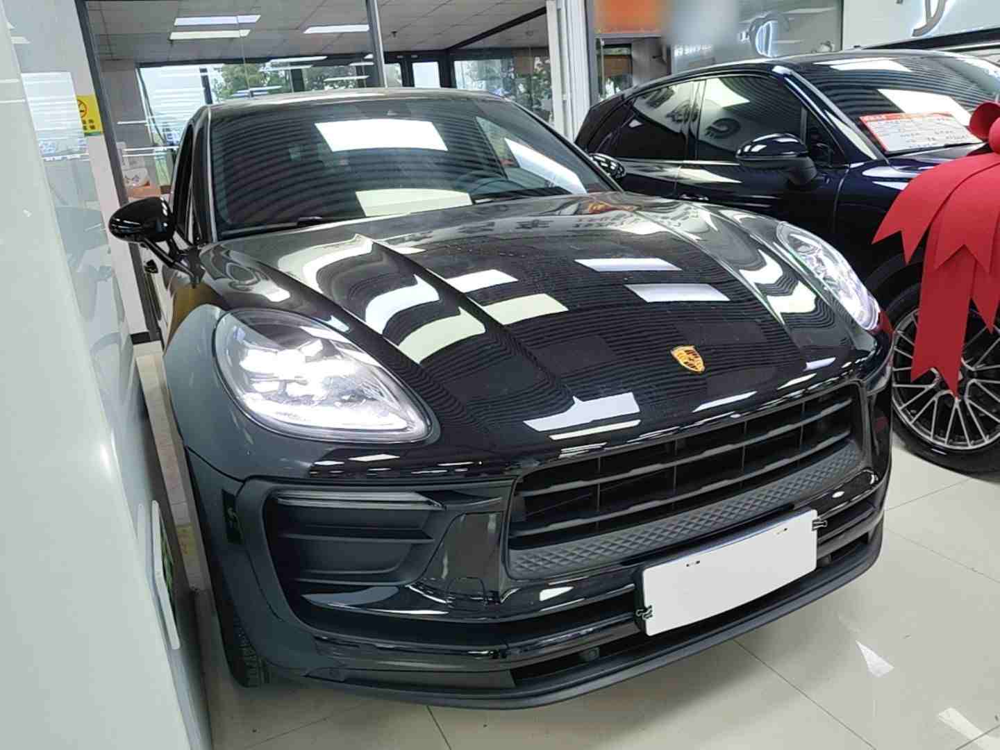 车辆右前45度外观展示