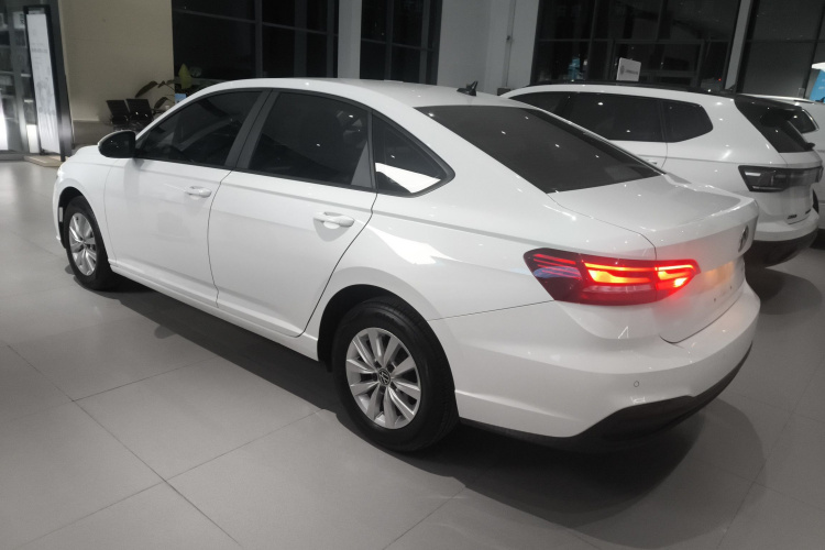 大众 朗逸 2023款 改款 1.5L 自动得逸版车身外观4