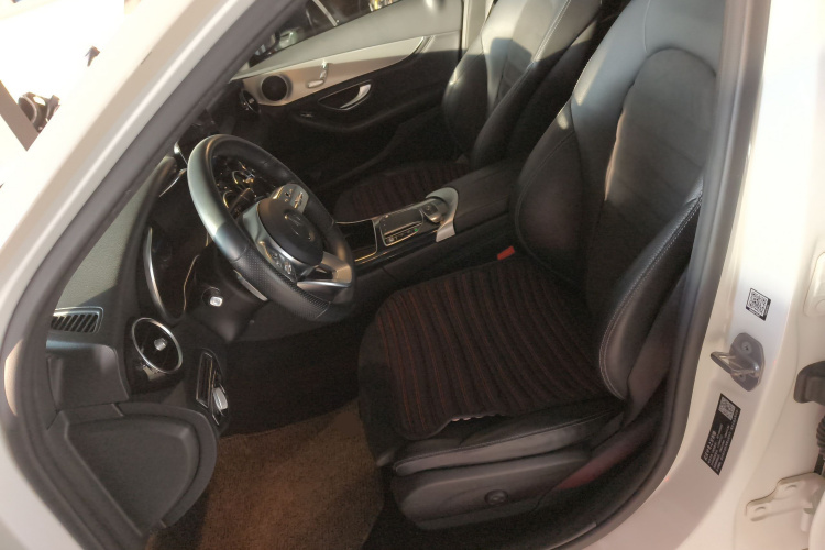 奔驰C级 2020款 C 260 运动版中控内饰19