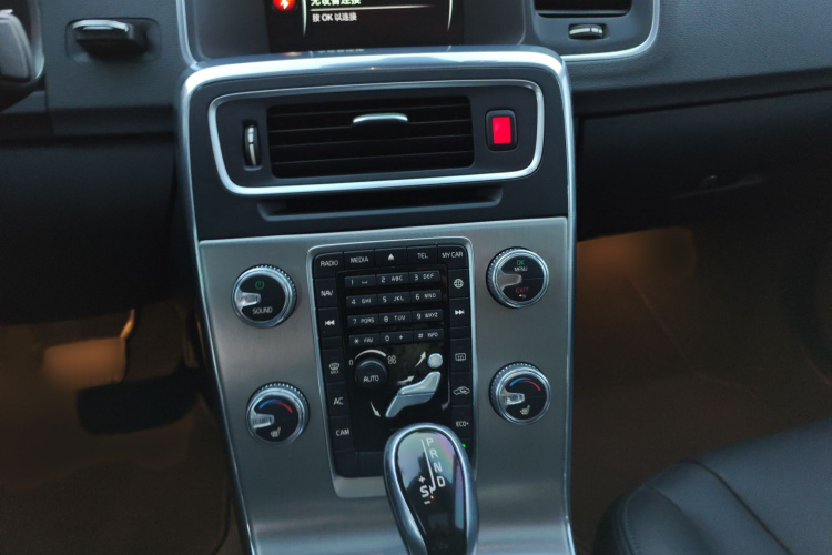 沃尔沃S60 2016款 S60L T4 智远版中控内饰7011