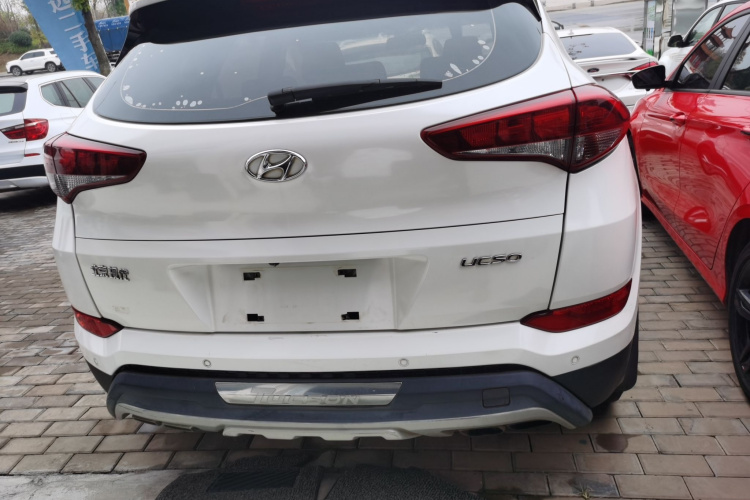 现代 途胜 2015款 1.6T 双离合两驱智能型车身外观6