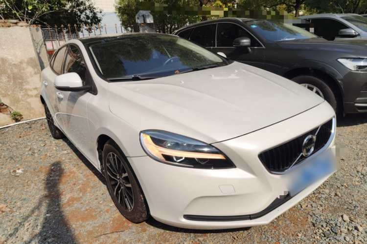 沃尔沃V40 2019款 T3 智逸版车身外观3