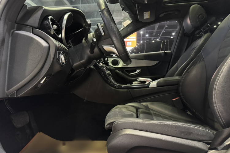 奔驰C级 2017款 C 200 运动版中控内饰7002