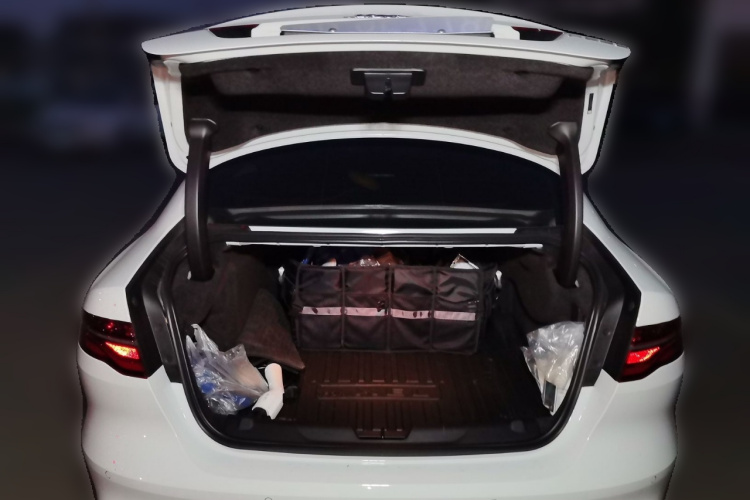 捷豹XEL 2024款 2.0T 250PS R-DYNAMIC S进取运动版中控内饰23