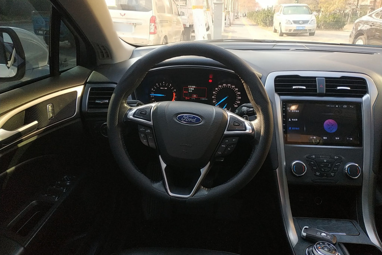 福特 蒙迪欧 2018款 EcoBoost 180 时尚型中控内饰13