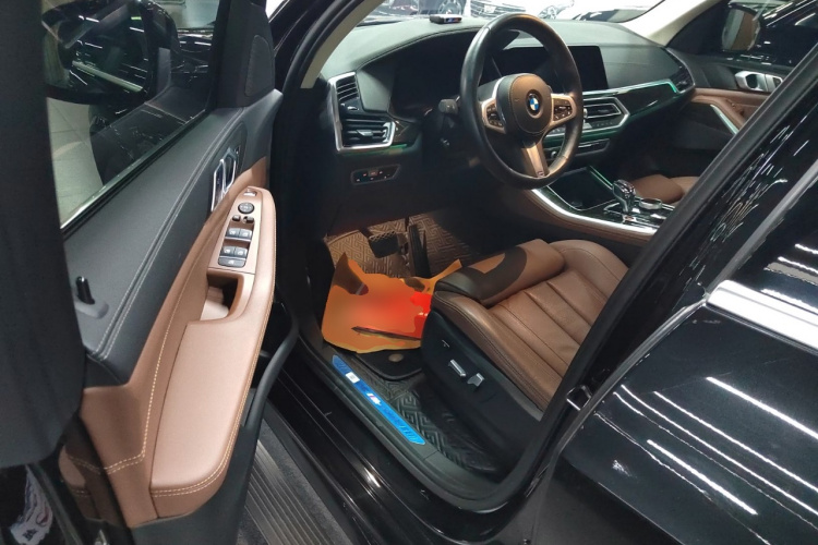 宝马X5(进口) 2022款 xDrive30i M运动套装中控内饰20