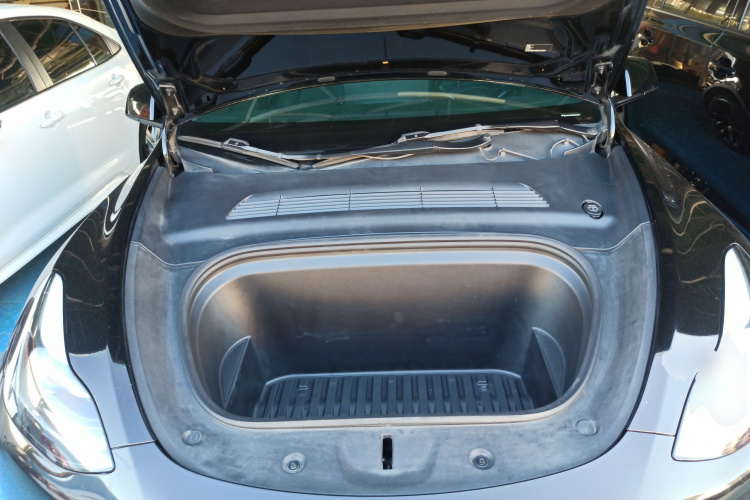 特斯拉 Model Y 2022款 后轮驱动版局部细节24