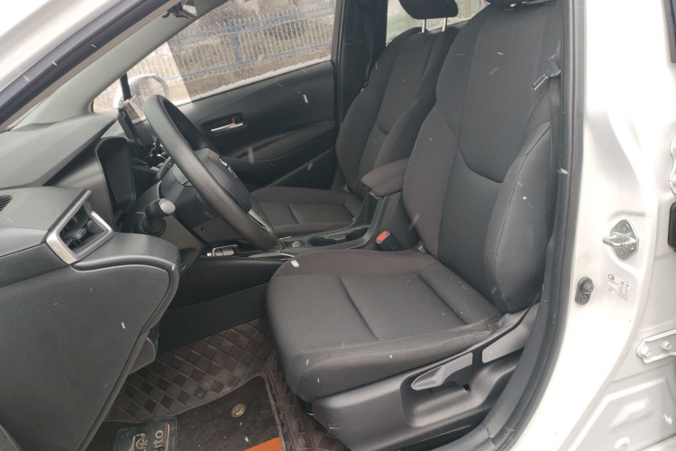 丰田 雷凌 2023款 智能电混双擎 1.8L 领先版局部细节19