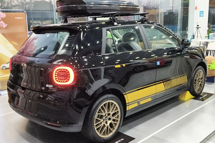 江淮钇为 钇为3 2025款 330km 黑凤梨版车身外观6005