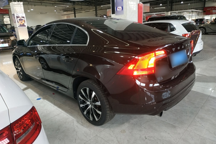 沃尔沃S60 2018款 S60L T3 智进进取版车身外观4