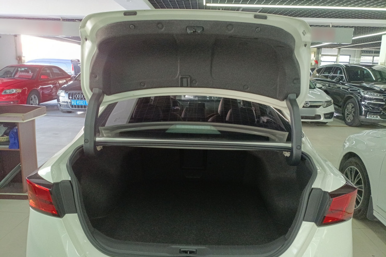 日产 天籁 2020款 2.0T XL Upper AD1 智享领航版机舱底盘23