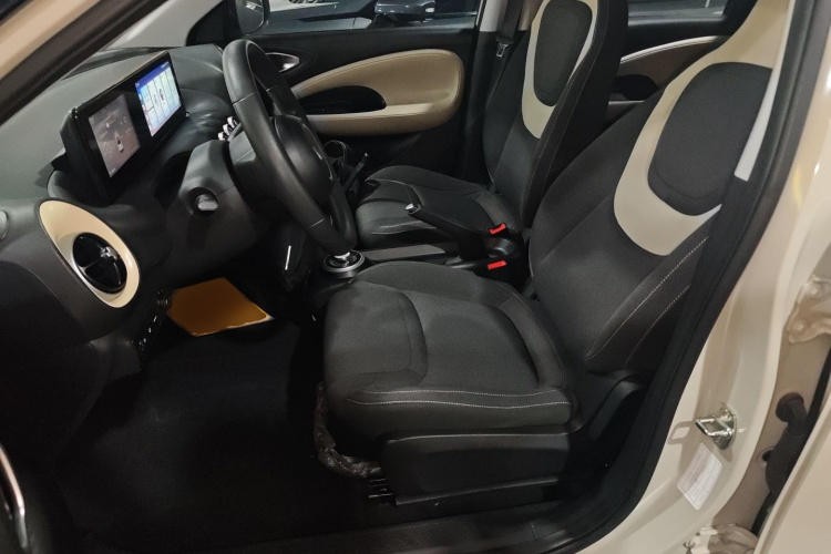 五菱汽车 五菱缤果 2023款 333km 快享款中控内饰19