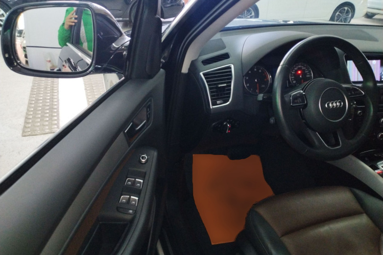 奥迪Q5 2018款 典藏版 40 TFSI 进取型中控内饰20