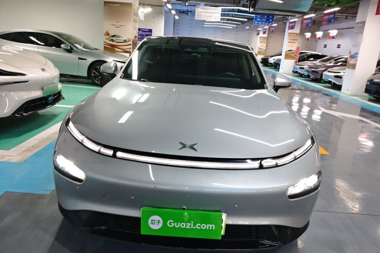 小鹏P7 2022款 480E车身外观2