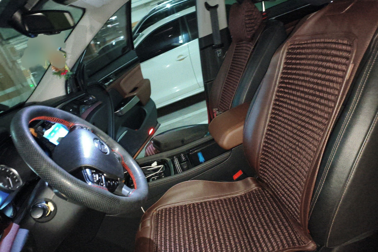 广汽传祺 传祺GS8 2017款 320T 两驱豪华智联版（七座）局部细节19