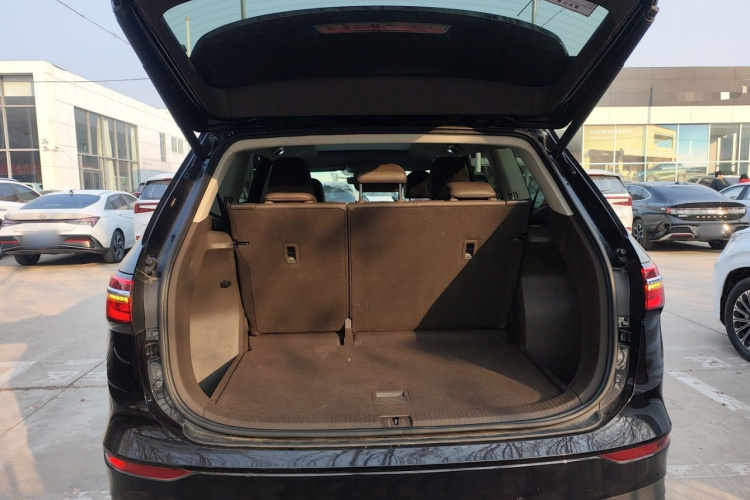 大众 威然 2024款 330TSI 豪华版机舱底盘23