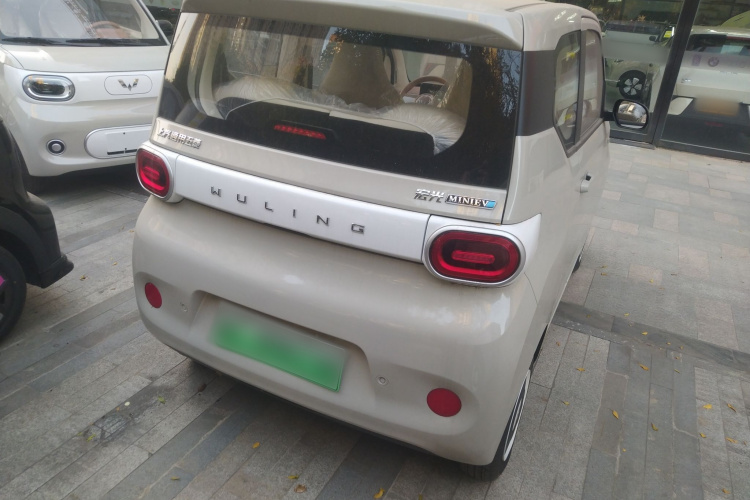 五菱汽车 宏光MINIEV 2024款 第三代 215km 青春版车身外观7