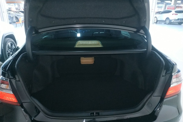 丰田 凯美瑞 2015款 2.0E 精英版机舱底盘23