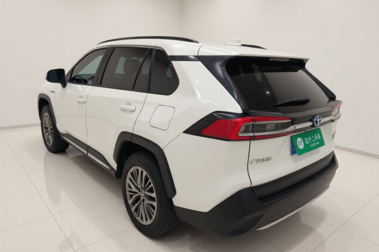 丰田 威兰达 2023款 双擎 2.5L E-CVT两驱豪华PLUS版车身外观5