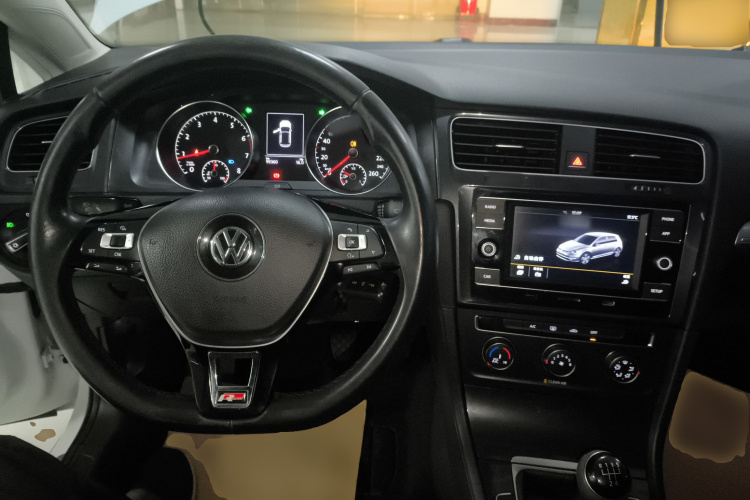 大众 高尔夫 2018款 230TSI 手动舒适型中控内饰12